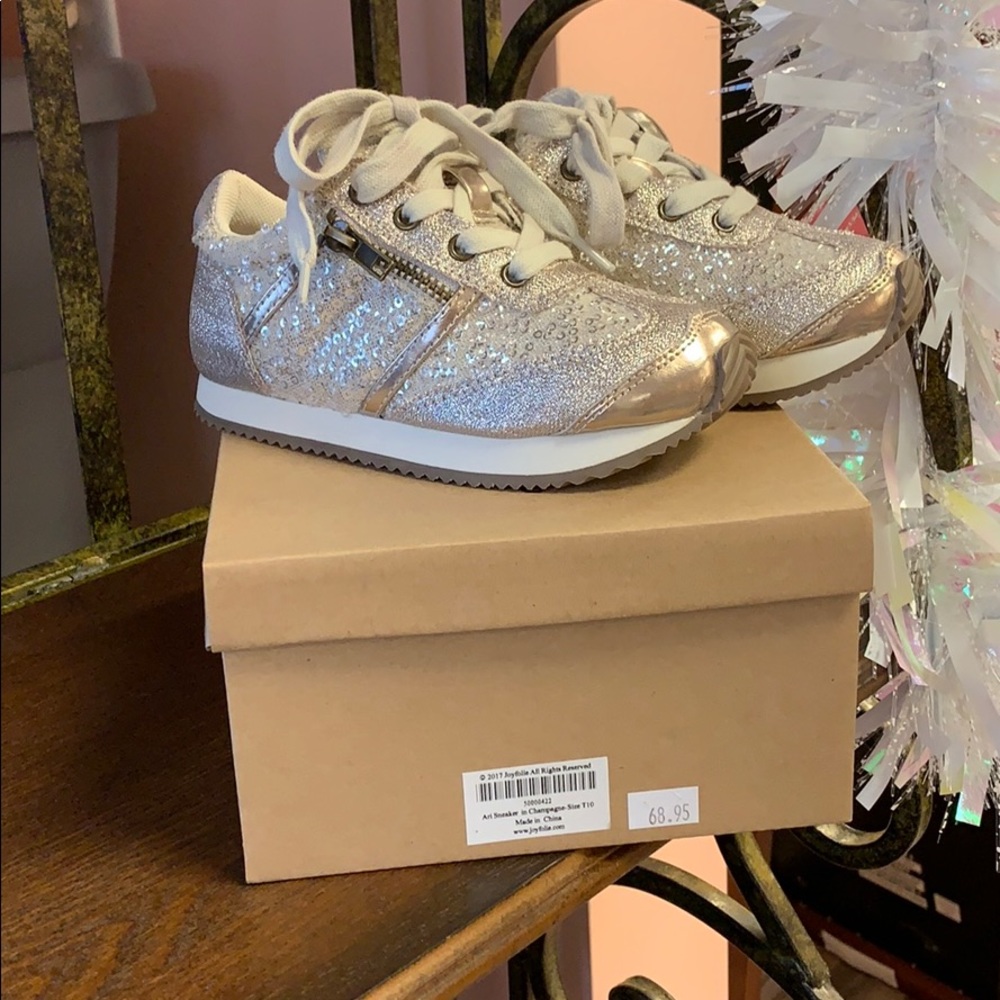 Joyfolie size 10 (toddler) Ari sneaker.